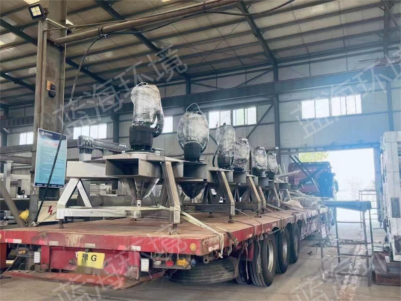 刮泥機、雙曲面攪拌機、潛水曝氣機發(fā)貨